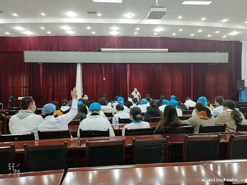 护理学院老师走访看望实习生(图2) 护理学院老师走访看望实习生(图2)